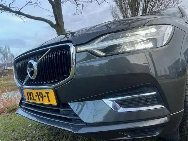 Volvo XC60 2.0 T8 Twin Engine AWD Momentum Pro uit 2019, foto 12