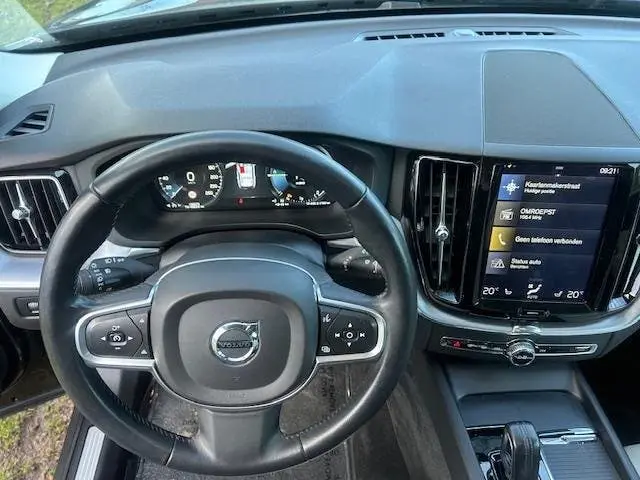 Volvo XC60 2.0 T8 Twin Engine AWD Momentum Pro uit 2019, foto 17