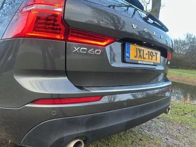 Volvo XC60 2.0 T8 Twin Engine AWD Momentum Pro uit 2019, foto 3