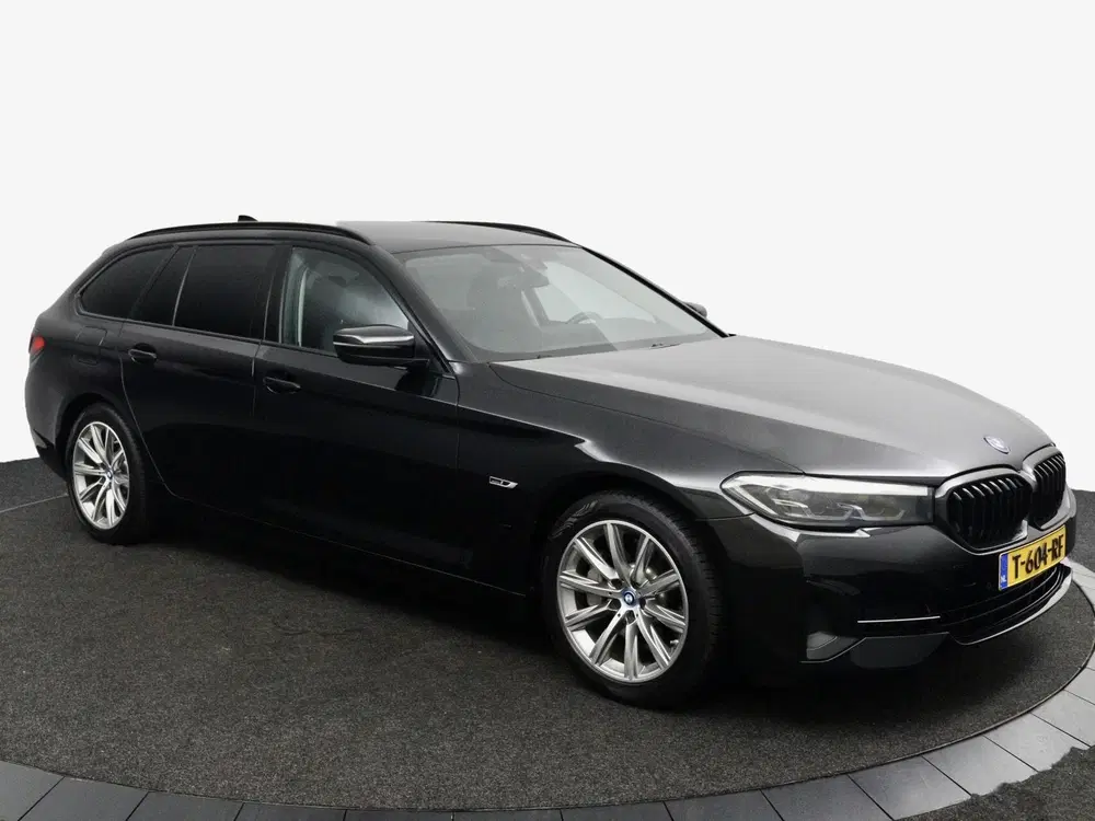 BMW 5-serie 530e Business Edition Plus zwart uit 2023, foto 4