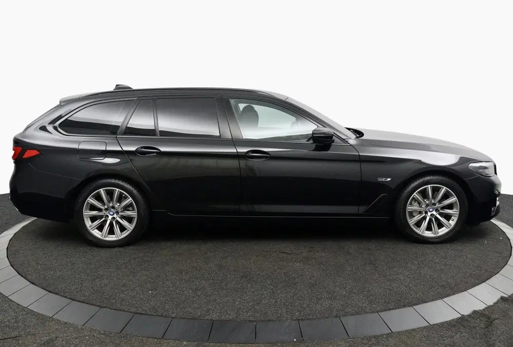 BMW 5-serie 530e Business Edition Plus zwart uit 2023, foto 5