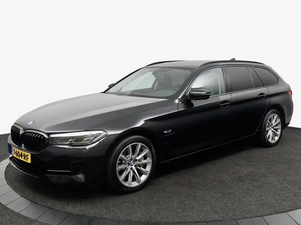BMW 5-serie 530e Business Edition Plus zwart uit 2023, foto 9