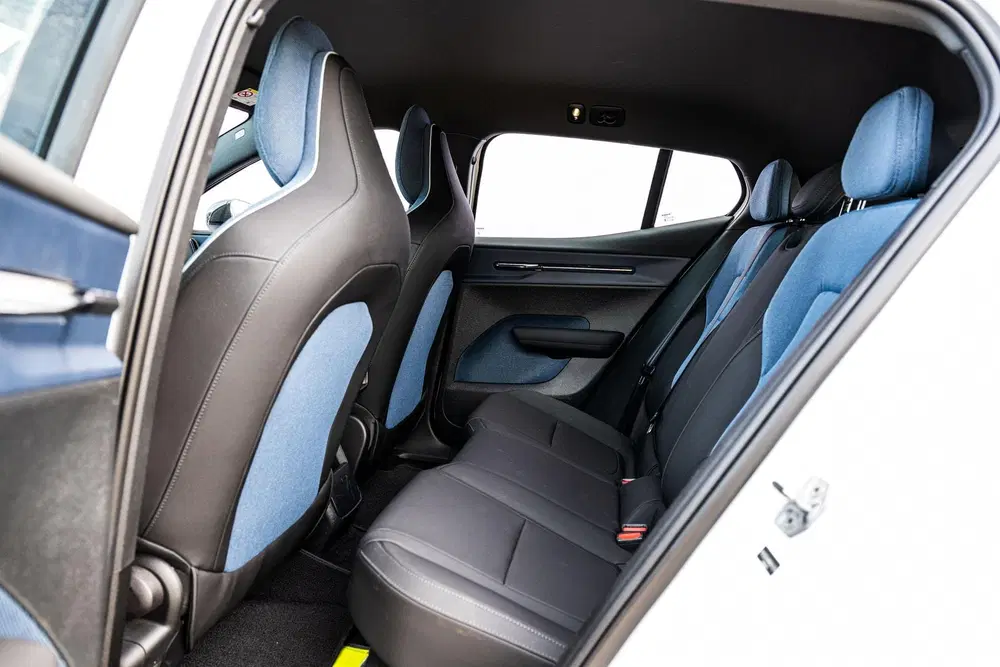 Volvo EX30 Single Motor Extended Range Plus 69 kWh uit 2024, foto 7