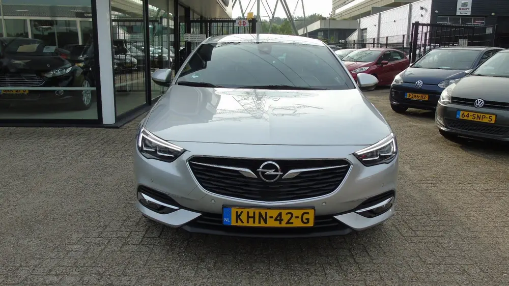 Opel Insignia 1.5 Turbo Exclusive uit 2019, foto 2