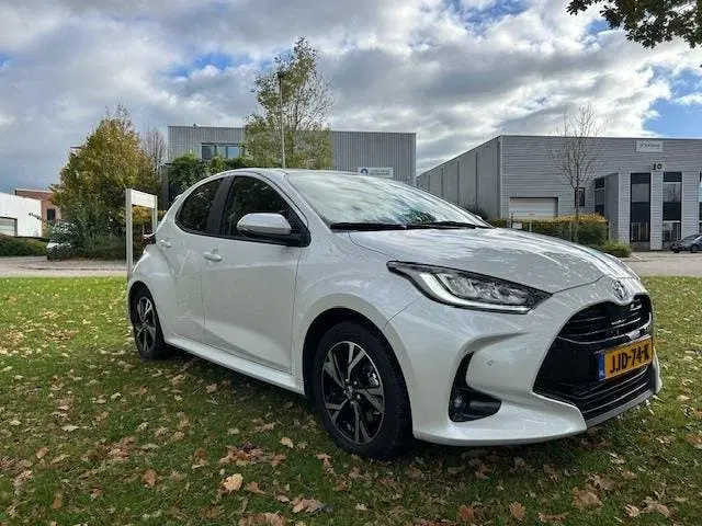 Toyota Yaris 1.5 Hybrid 115 First Edition Parelmoer-wit uit 2025, foto 10