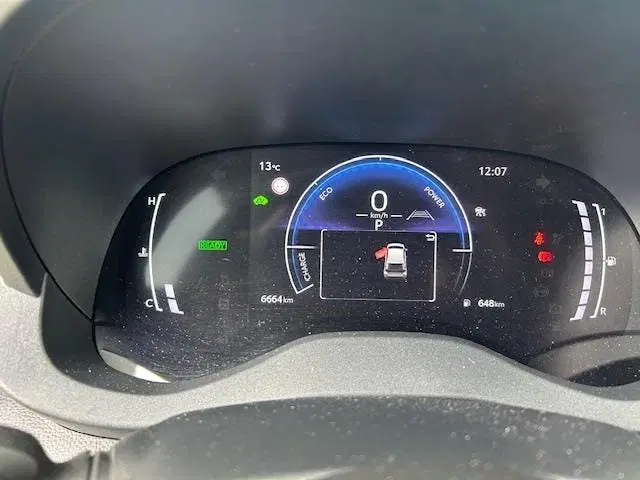 Toyota Yaris 1.5 Hybrid 115 First Edition Parelmoer-wit uit 2025, foto 16