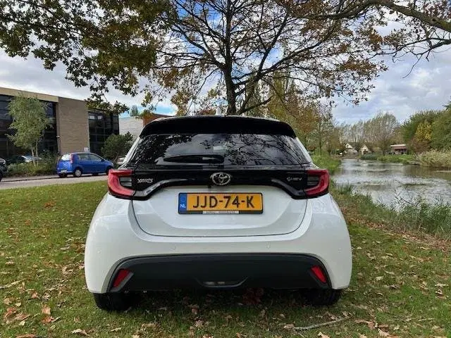Toyota Yaris 1.5 Hybrid 115 First Edition Parelmoer-wit uit 2025, foto 7