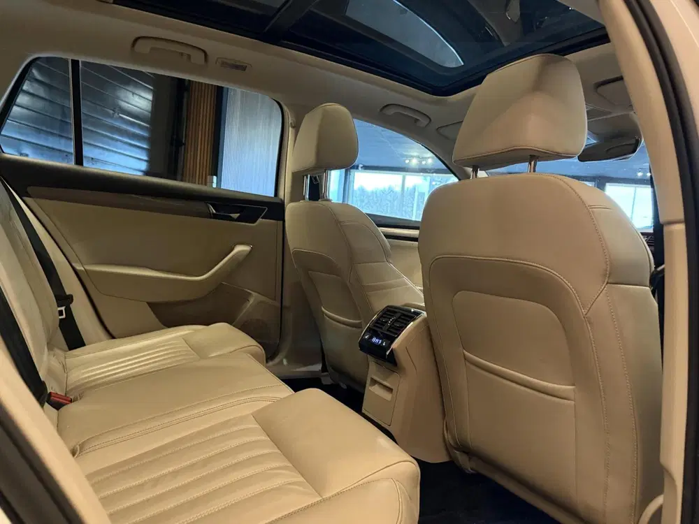 Skoda Superb 1.4 TSI iV Business Edition Plus DealerO uit 2020, foto 14