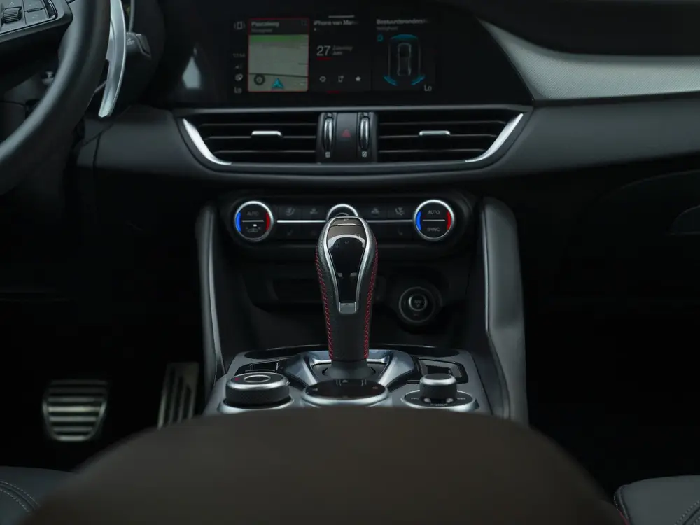 Alfa Romeo Giulia 2.0 T GME AWD Competizione uit 2023, foto 11