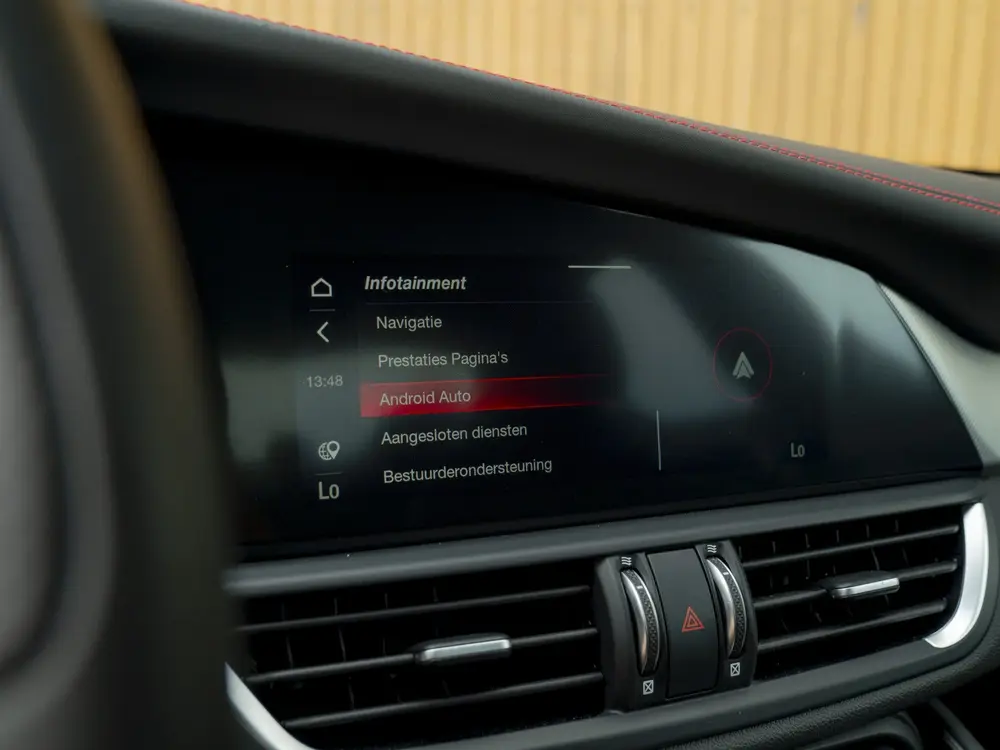 Alfa Romeo Giulia 2.0 T GME AWD Competizione uit 2023, foto 12