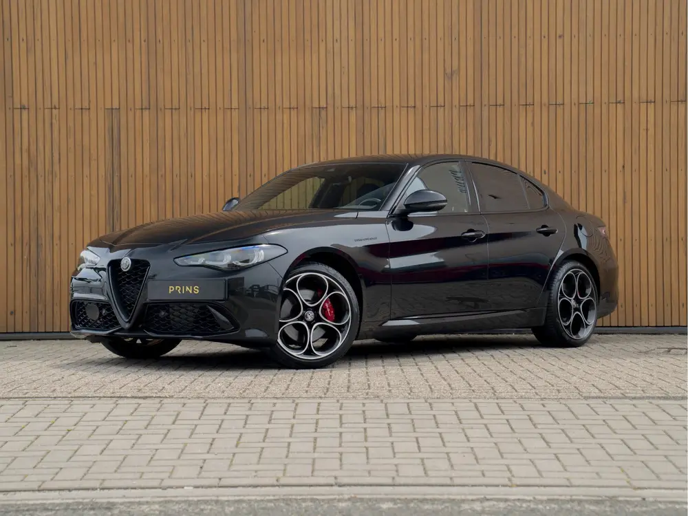Alfa Romeo Giulia 2.0 T GME AWD Competizione uit 2023, foto 13