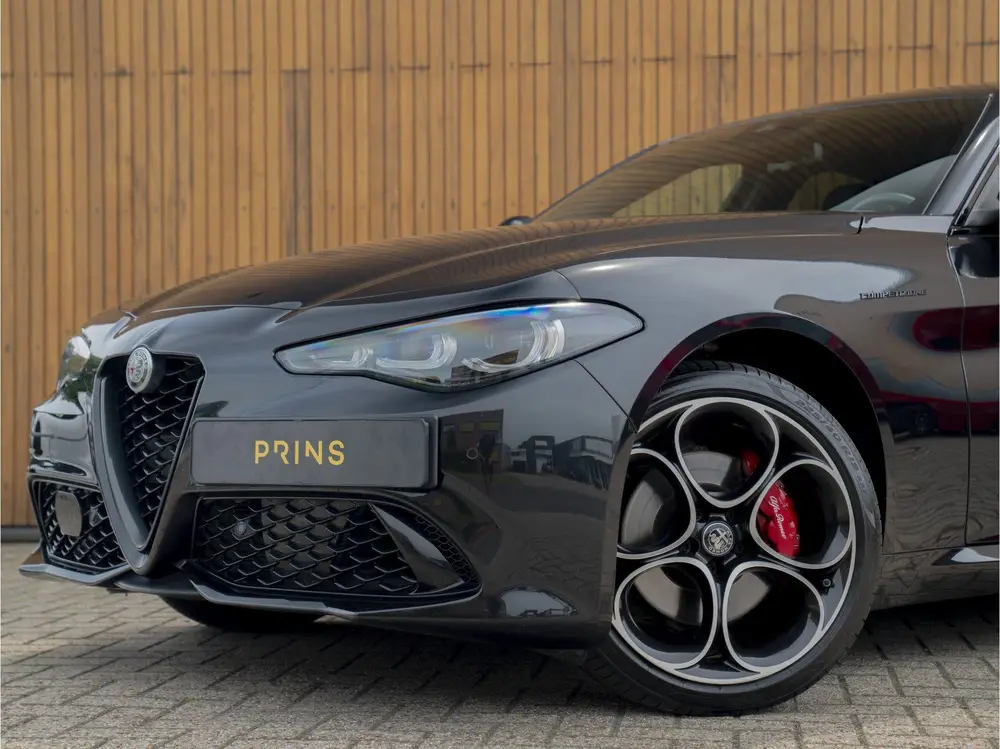 Alfa Romeo Giulia 2.0 T GME AWD Competizione uit 2023, foto 14