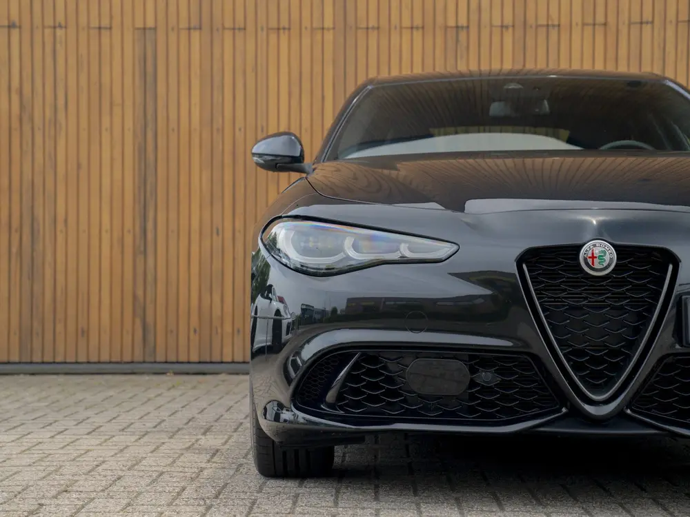 Alfa Romeo Giulia 2.0 T GME AWD Competizione uit 2023, foto 16