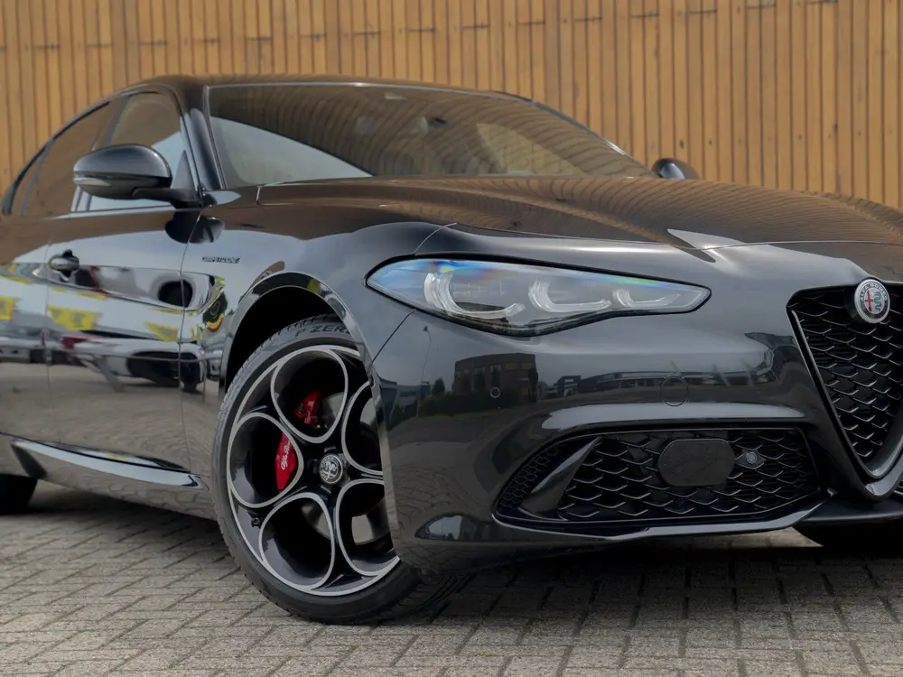 Alfa Romeo Giulia 2.0 T GME AWD Competizione uit 2023, foto 18