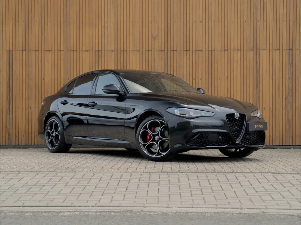 Alfa Romeo Giulia 2.0 T GME AWD Competizione uit 2023, foto 3