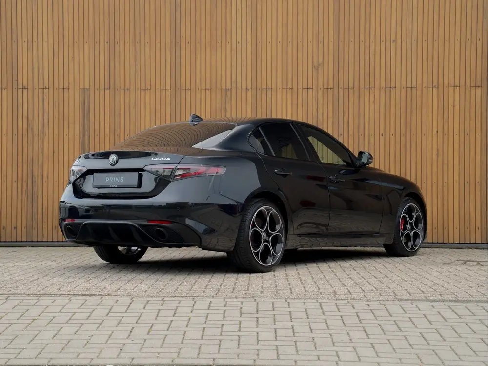 Alfa Romeo Giulia 2.0 T GME AWD Competizione uit 2023, foto 4