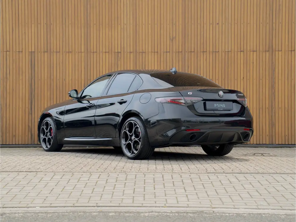 Alfa Romeo Giulia 2.0 T GME AWD Competizione uit 2023, foto 6