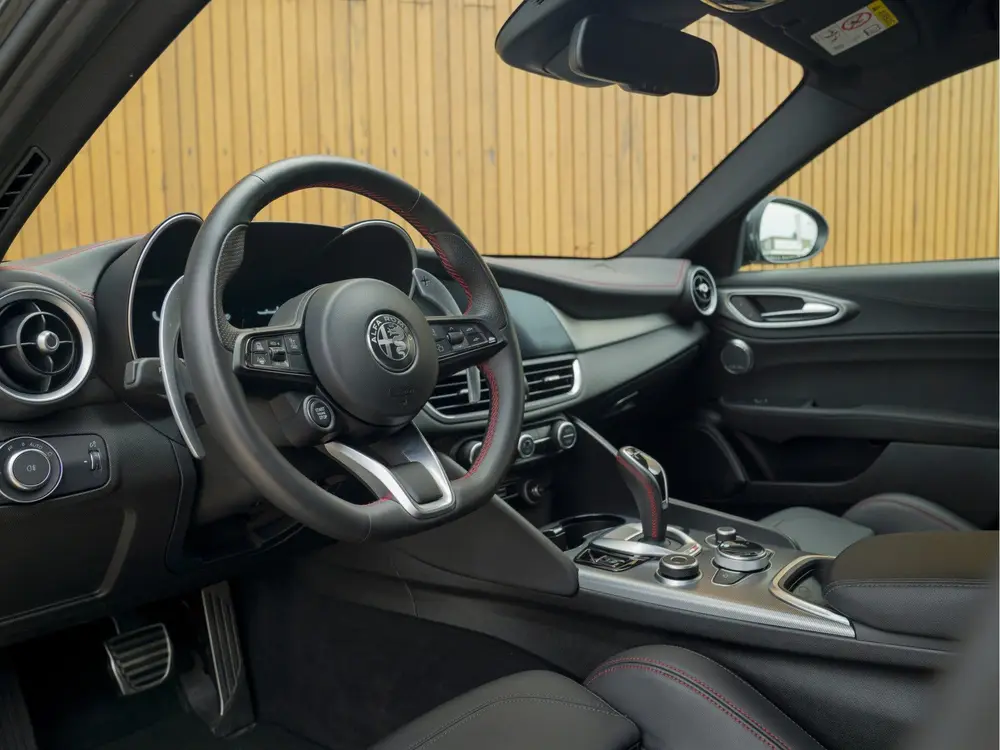 Alfa Romeo Giulia 2.0 T GME AWD Competizione uit 2023, foto 7