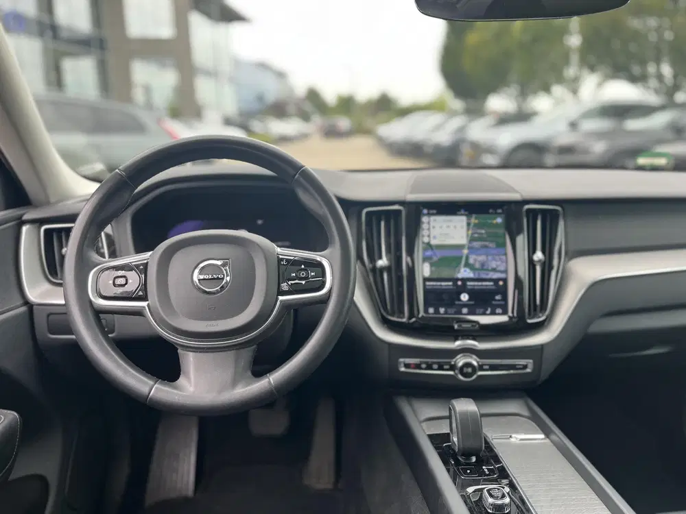 Volvo XC60 T6 Plug-in hybrid AWD R-Design uit 2022, foto 12