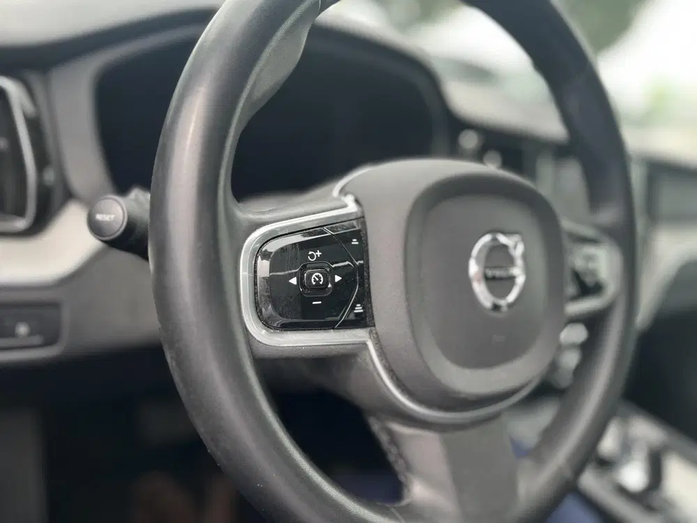 Volvo XC60 T6 Plug-in hybrid AWD R-Design uit 2022, foto 13