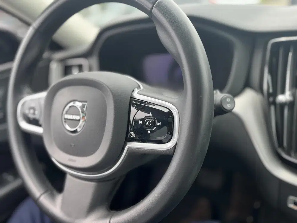 Volvo XC60 T6 Plug-in hybrid AWD R-Design uit 2022, foto 14