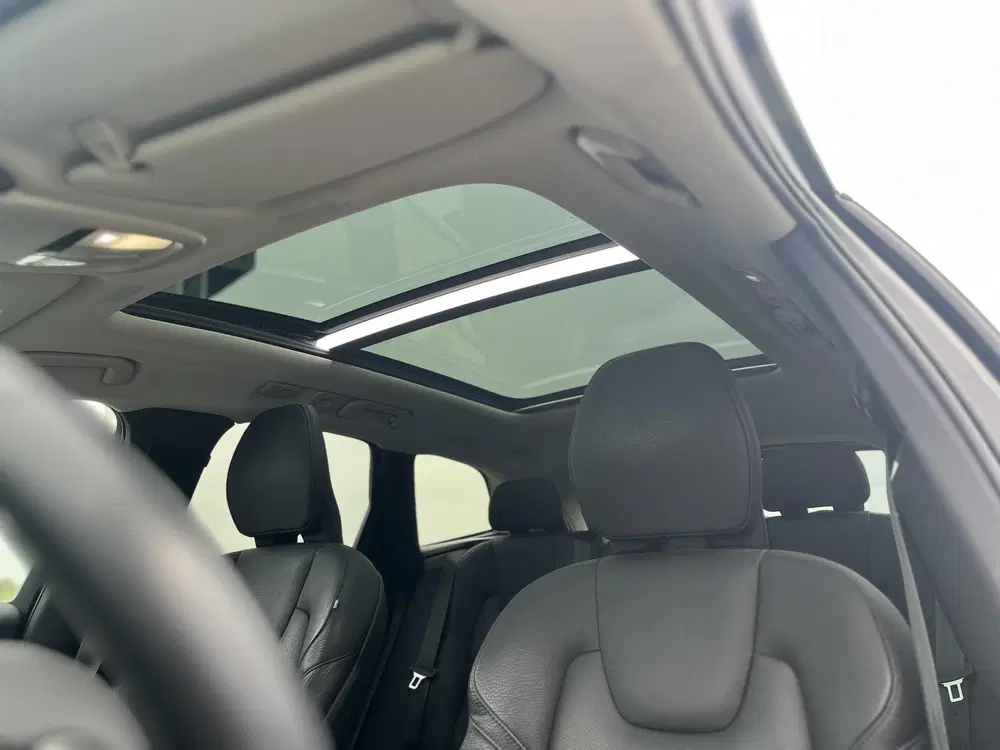 Volvo XC60 T6 Plug-in hybrid AWD R-Design uit 2022, foto 15