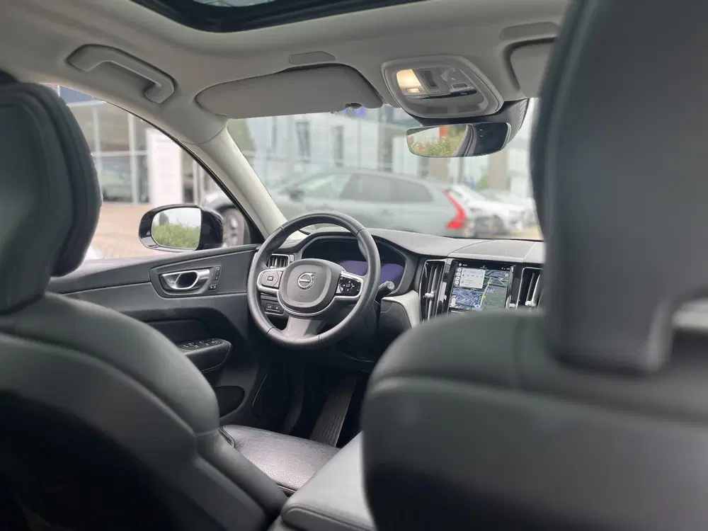 Volvo XC60 T6 Plug-in hybrid AWD R-Design uit 2022, foto 16