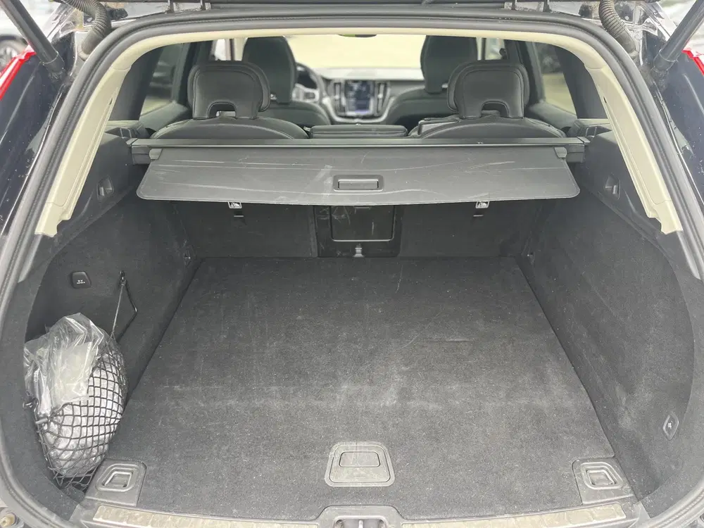 Volvo XC60 T6 Plug-in hybrid AWD R-Design uit 2022, foto 18