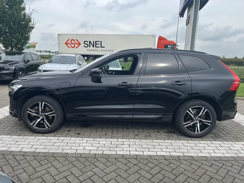 Volvo XC60 T6 Plug-in hybrid AWD R-Design uit 2022, foto 3