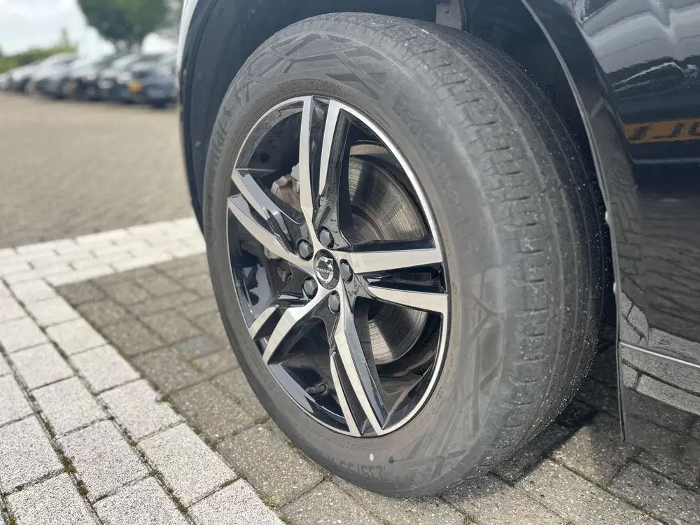 Volvo XC60 T6 Plug-in hybrid AWD R-Design uit 2022, foto 5