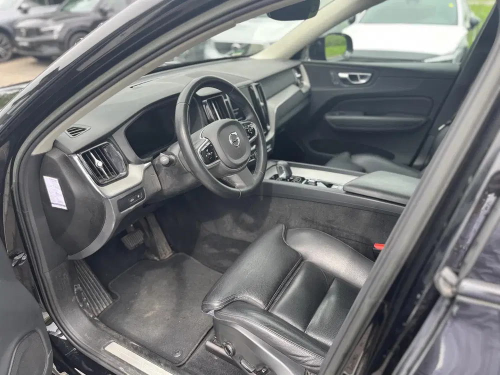 Volvo XC60 T6 Plug-in hybrid AWD R-Design uit 2022, foto 6