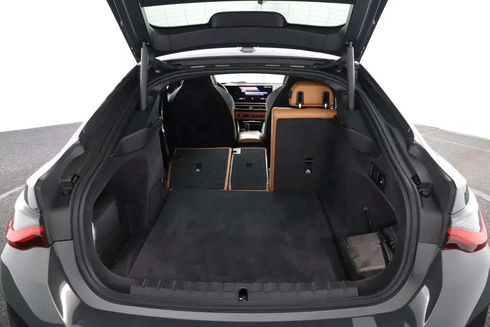 BMW i4 M50 High Executive 84 kWh uit 2022, foto 19