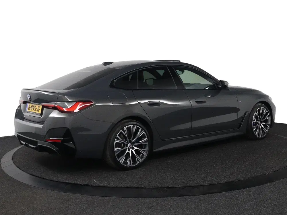 BMW i4 M50 High Executive 84 kWh uit 2022, foto 2
