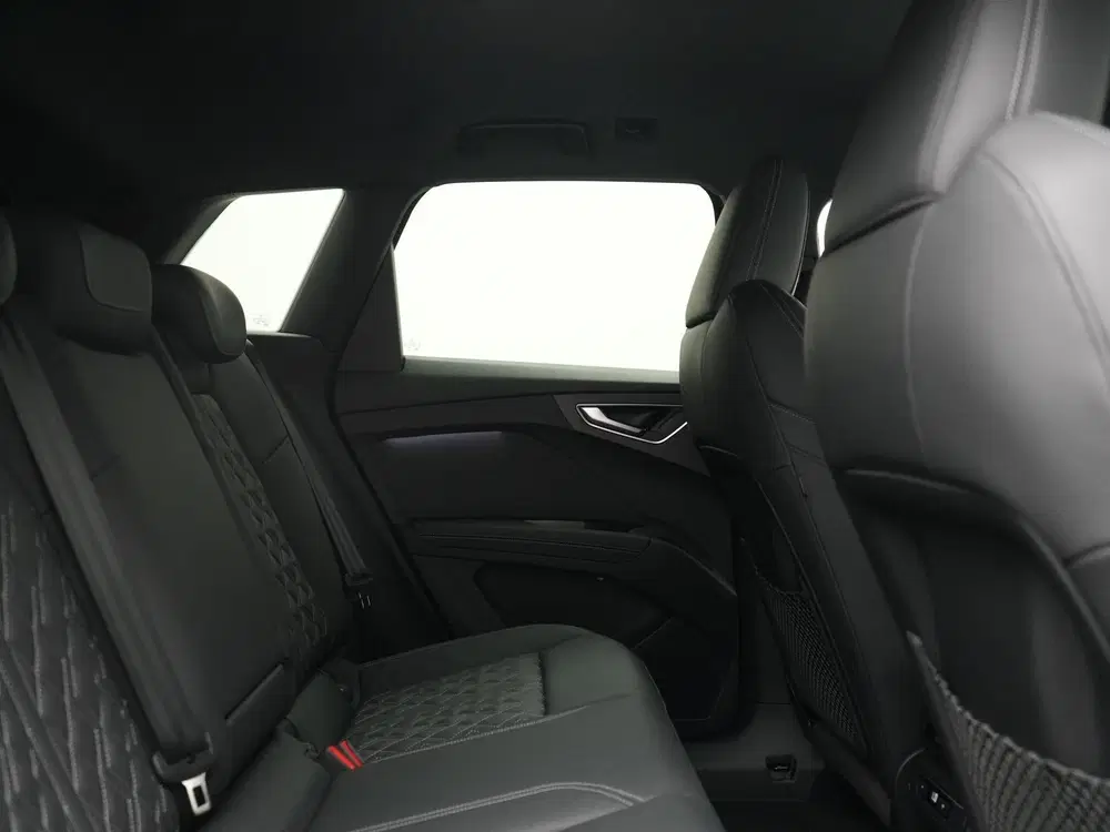 Audi Q4 e-tron 40 S edition 82 kWh 204pk Dealer O.H. uit 2024, foto 6