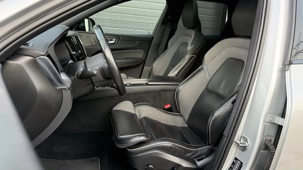 Volvo XC60 2.0 T6 Plug-in hybrid AWD R-Design | 360 | HK | uit 2021, foto 3
