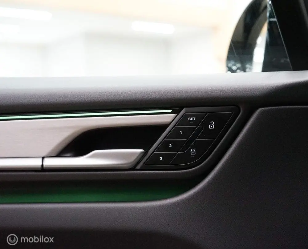 Porsche Macan 4 100 kWh uit 2024, foto 11