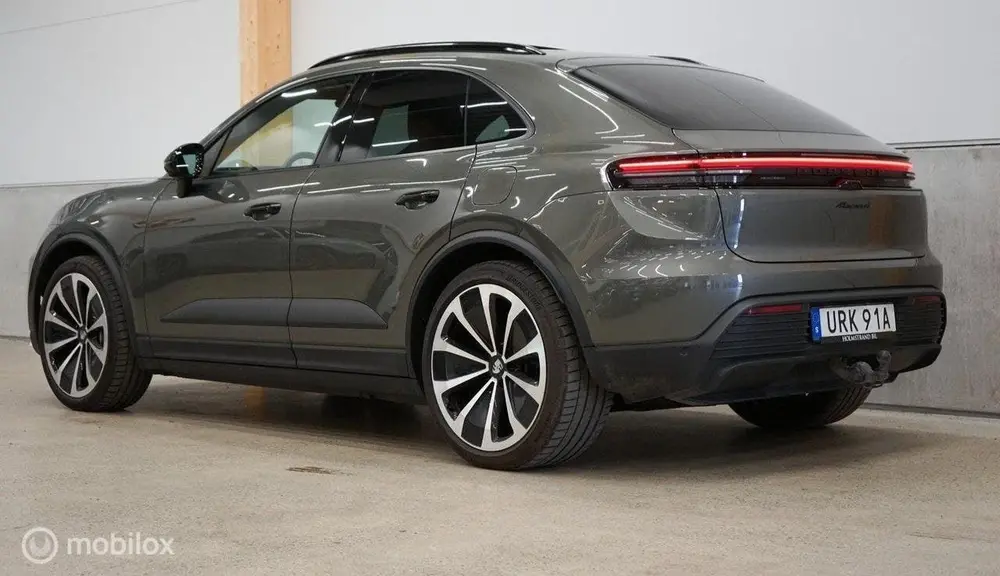 Porsche Macan 4 100 kWh uit 2024, foto 3