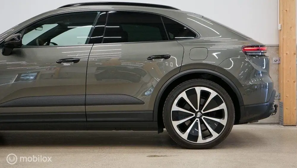 Porsche Macan 4 100 kWh uit 2024, foto 8