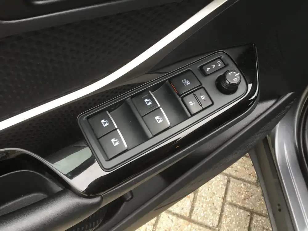Toyota C-Hr 1.8 Hybrid Dynamic Sport (bj 2019, automaat) uit 2019, foto 12