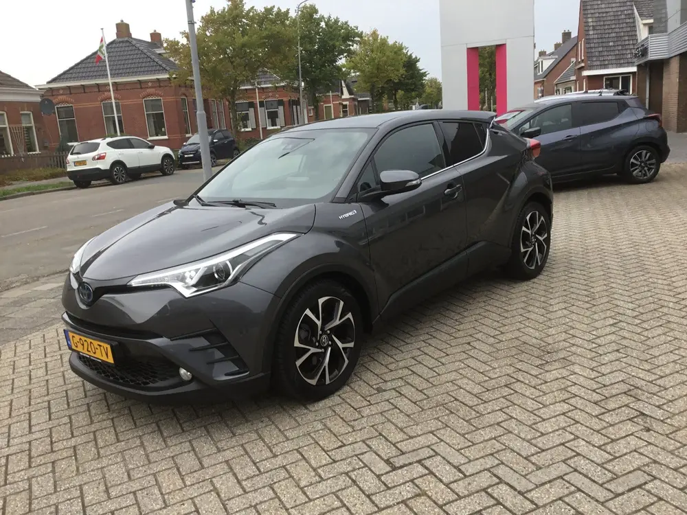 Toyota C-Hr 1.8 Hybrid Dynamic Sport (bj 2019, automaat) uit 2019, foto 2