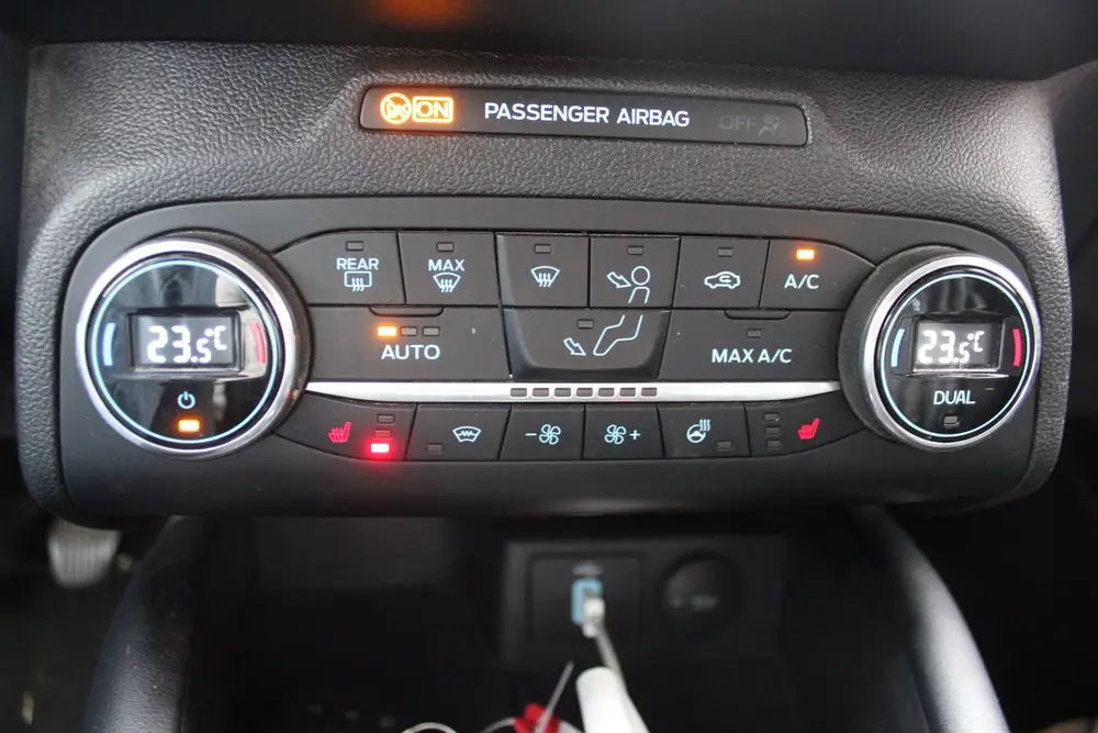 Ford Focus 1.0 EcoBoost *Vignale* | Trekhaak | uit 2019, foto 12