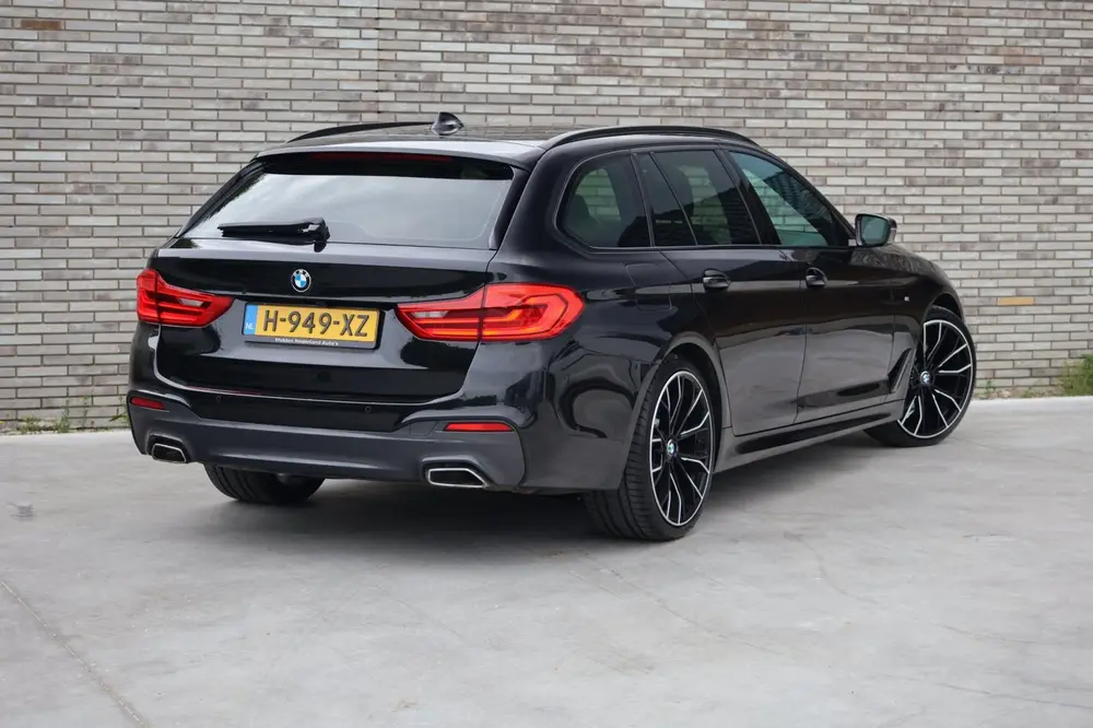 BMW 5-serie 520i High Executive * M-PAKKET * ONDERHO uit 2019, foto 10