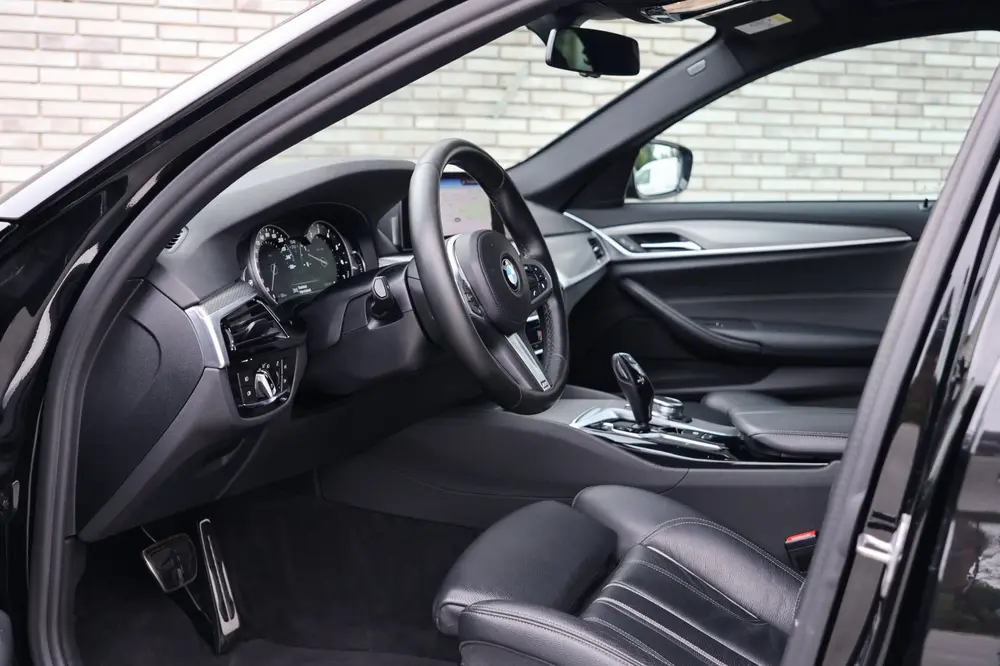 BMW 5-serie 520i High Executive * M-PAKKET * ONDERHO uit 2019, foto 15