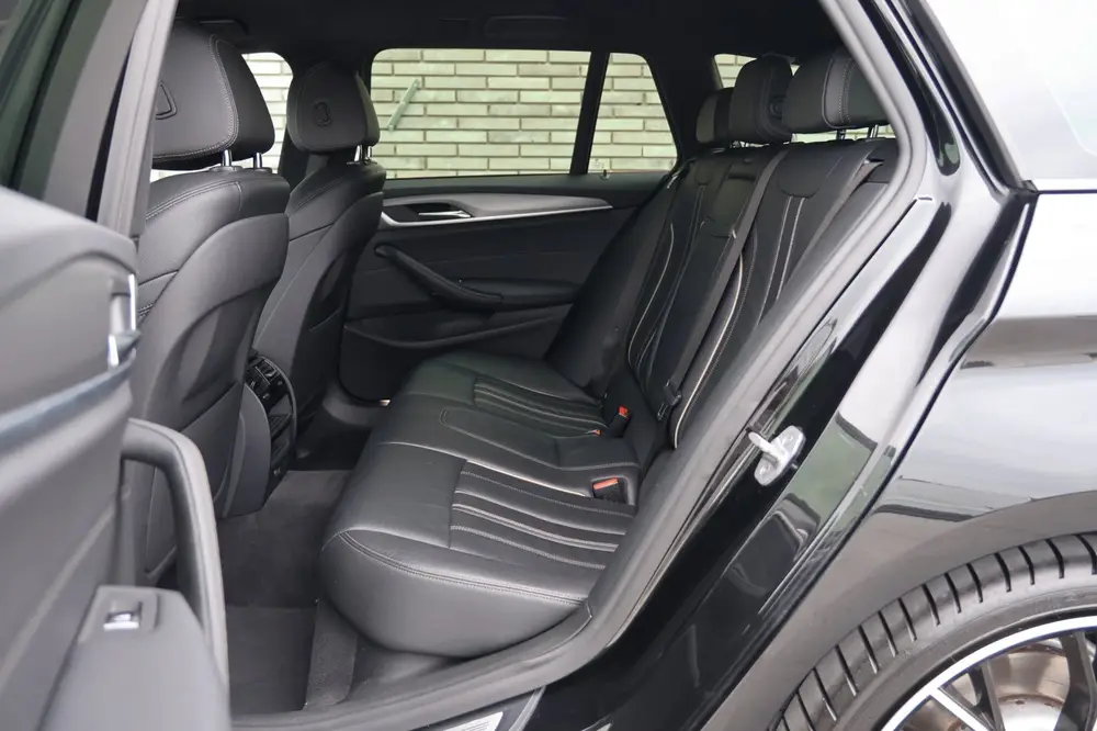 BMW 5-serie 520i High Executive * M-PAKKET * ONDERHO uit 2019, foto 17