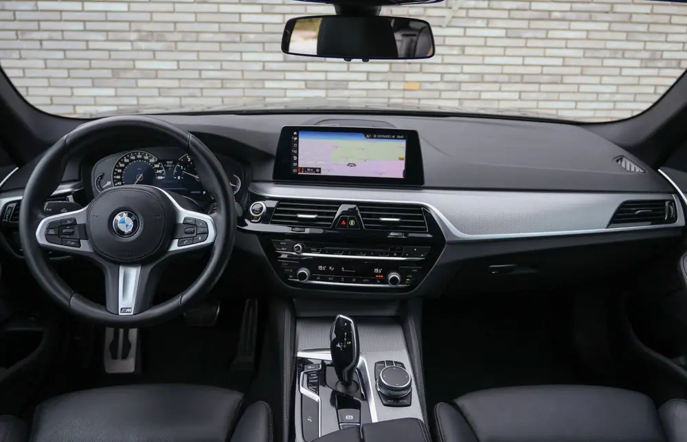 BMW 5-serie 520i High Executive * M-PAKKET * ONDERHO uit 2019, foto 18