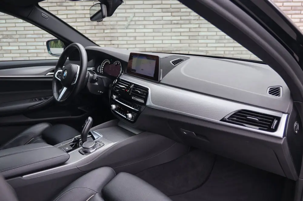 BMW 5-serie 520i High Executive * M-PAKKET * ONDERHO uit 2019, foto 19