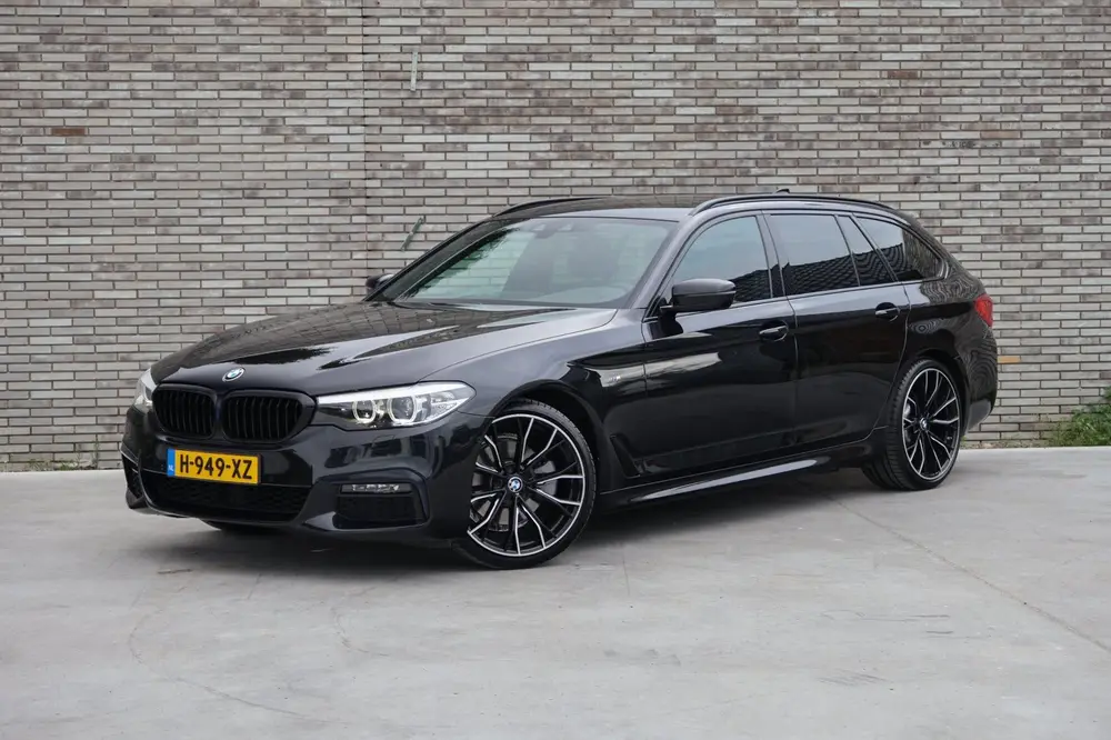 BMW 5-serie 520i High Executive * M-PAKKET * ONDERHO uit 2019, foto 2