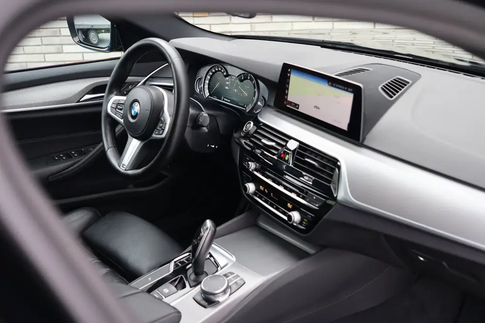 BMW 5-serie 520i High Executive * M-PAKKET * ONDERHO uit 2019, foto 20