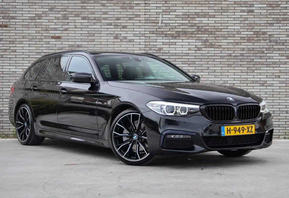 BMW 5-serie 520i High Executive * M-PAKKET * ONDERHO uit 2019, foto 3