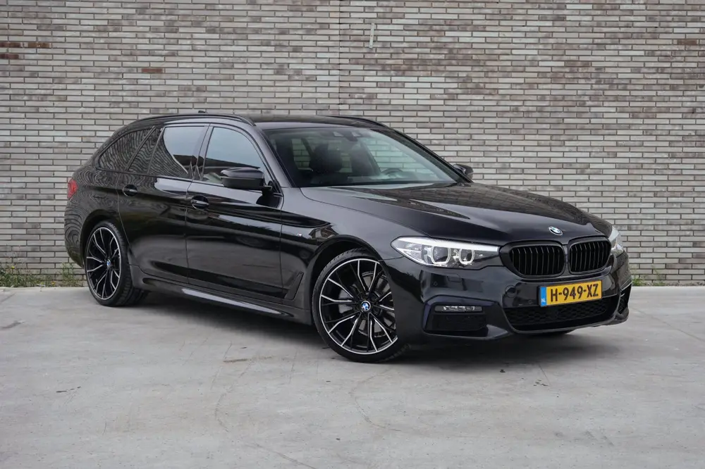 BMW 5-serie 520i High Executive * M-PAKKET * ONDERHO uit 2019, foto 4